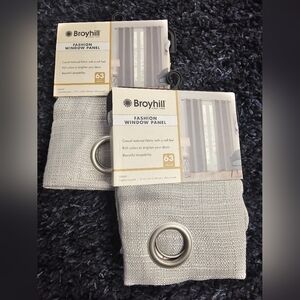 New with Tags Broyhill Fashion Window Panels.